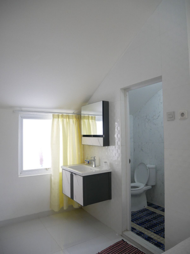 Bathroom 3, Villa Bell Puncak Cipanas Green Apple, Cianjur