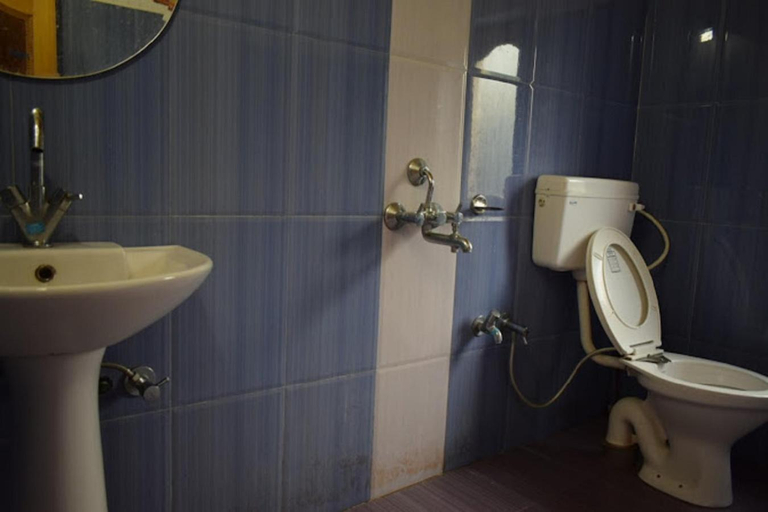 Bathroom 1, Wachan Guest House Hunder, Nubra Valley, Leh
