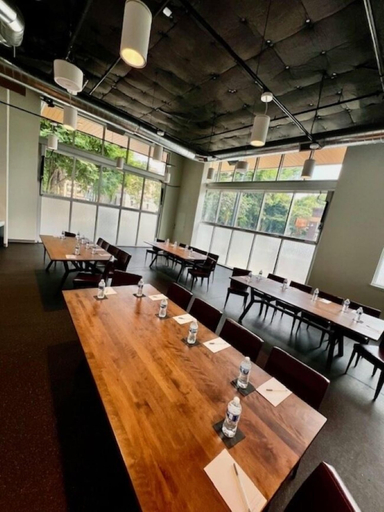Business Facilities, Hampton Inn & Suites Portland-Pearl District, Multnomah