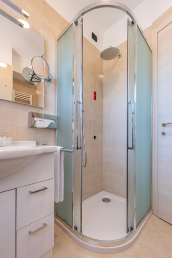 Bathroom 4, Bellevue et Mediterranneé, Imperia