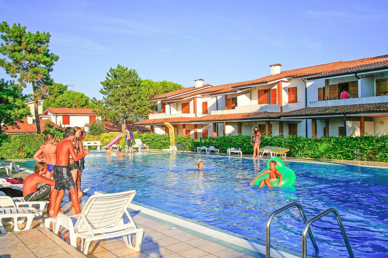 Pool 2, Apartment in Italy Near Sandy Beach, Venezia
