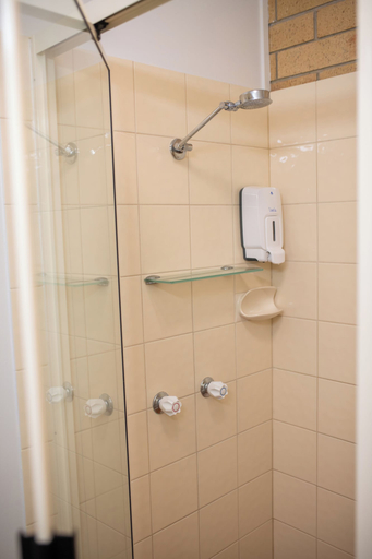 Bathroom 3, Mundubbera Motel, Mundubbera