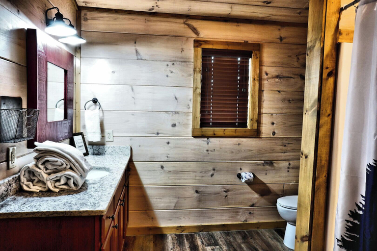 Bathroom 4, Sasquatch Inn, Sevier