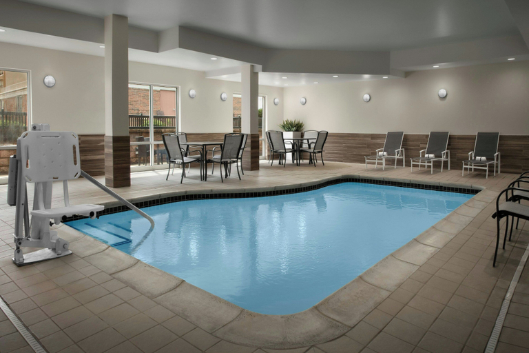 Sport & Beauty 5, Fairfield Inn & Suites by Marriott Rogers, Benton