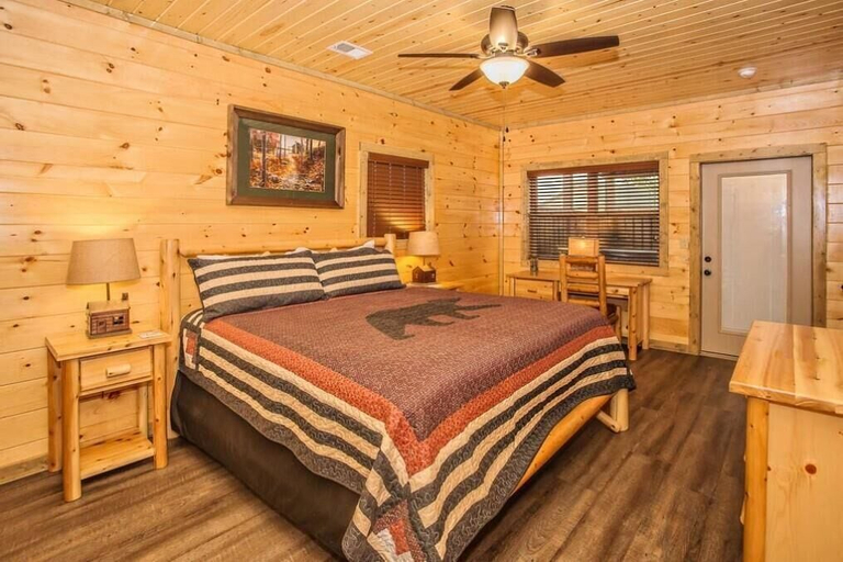 Bedroom, All Bear Paws, Sevier