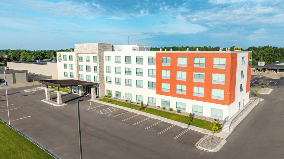 Exterior & Views 4, Holiday Inn Express & Suites MARINETTE by IHG, Marinette