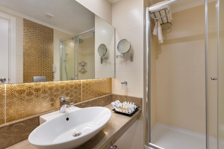 Bathroom 4, Kirman Belazur Resort & Spa, Serik