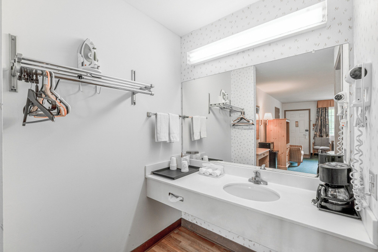 Bathroom 4, Hotel O Eureka Springs - Christ Of Ozark Area, Carroll
