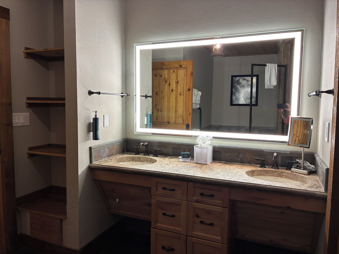 Bathroom 4, Stonewater Cove, Stone