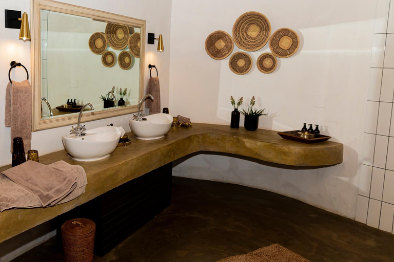 Bathroom 4, The Bush House, Ngaka Modiri Molema