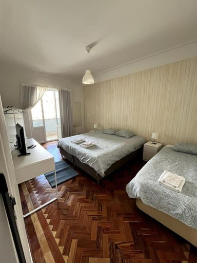 Others 5, Habitacion Privada para 3 Grande con balcon, Lisbon