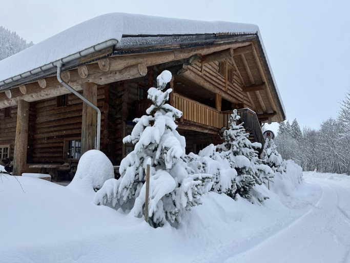 Exterior & Views 1, Standard 4 - Private Bathroom - Heiti Lodge, Saanen
