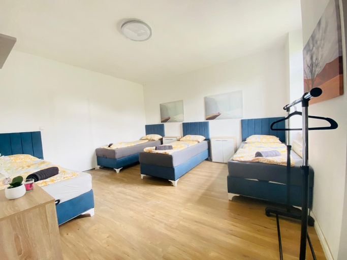 Bedroom 2, Spacious 4BR for 15 & 15 Min to Danube, Wien