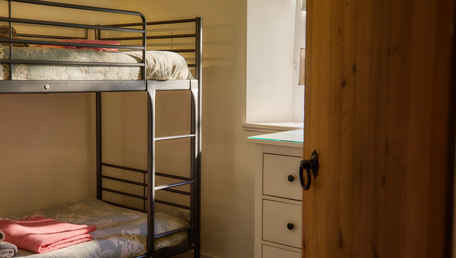 Bedroom, Mauldslie Hill Cottage, Midlothian