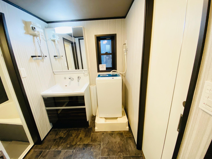 Bathroom 3, Calm Asakusa Kaminarimon Gate CLx