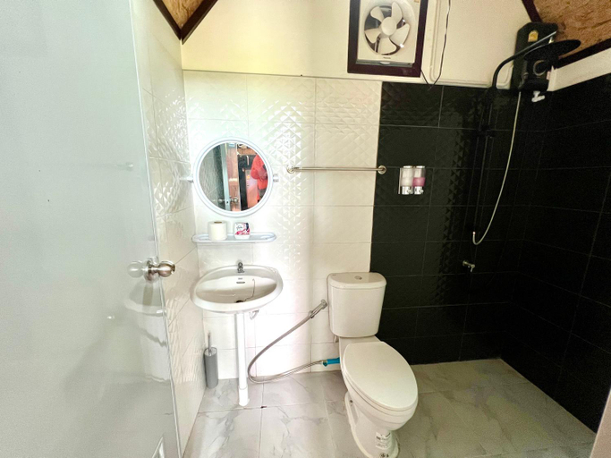 Bathroom 4, Bannsuan Marigold: Marigold Garden House, K. Ko Sam Pi Nakhon