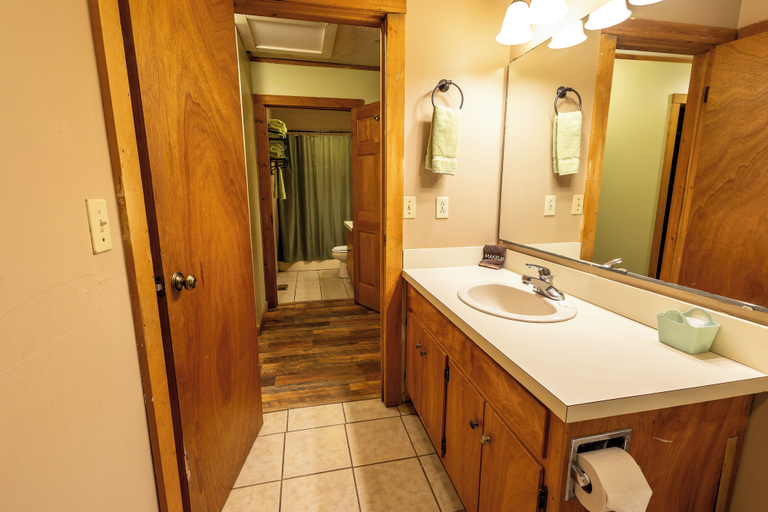 Bathroom 3, Springmaid Mountain, Mitchell