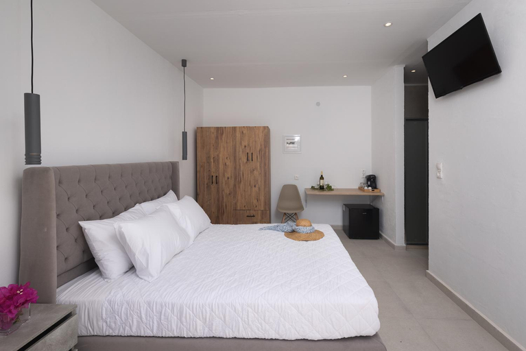 Bedroom 4, Chrysonisos Suites with Sunset & Seaviews near Kini, South Aegean