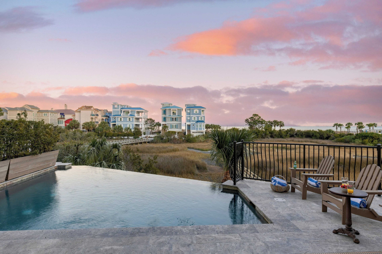 Sport & Beauty 5, Sleeps 24, Private Beach Boardwalk, Infinity Pool 20 Bradley Cir by Avantstay, Beaufort