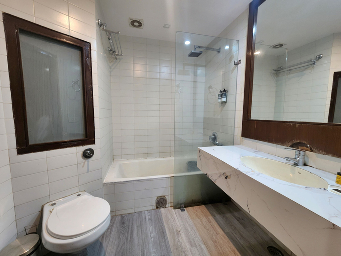 Bathroom 4, The Ashoka Inn, Shimla