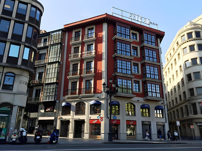 Exterior & Views