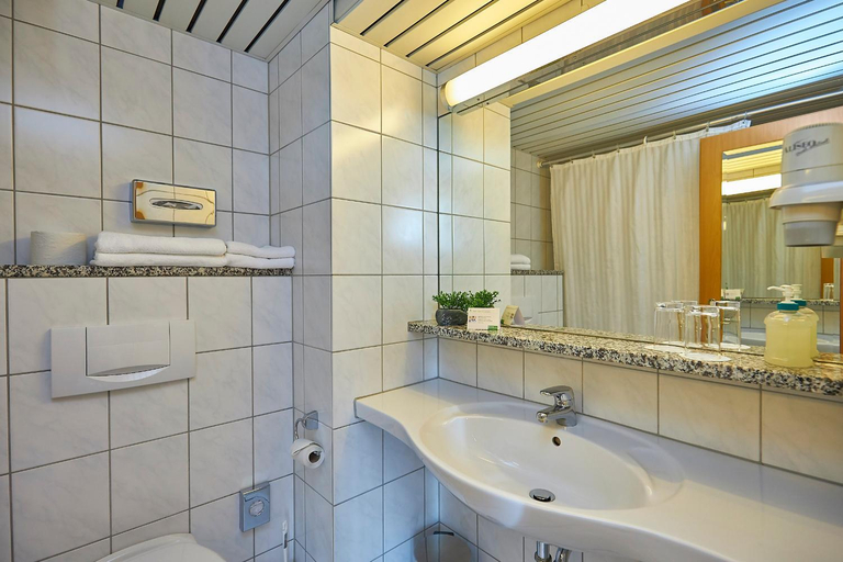 Bathroom 3, Flair Hotel Stadt Hoxter, Höxter