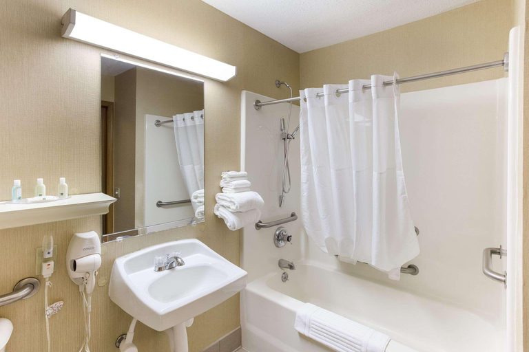 Bathroom 4, Quality Inn Athens, Athens