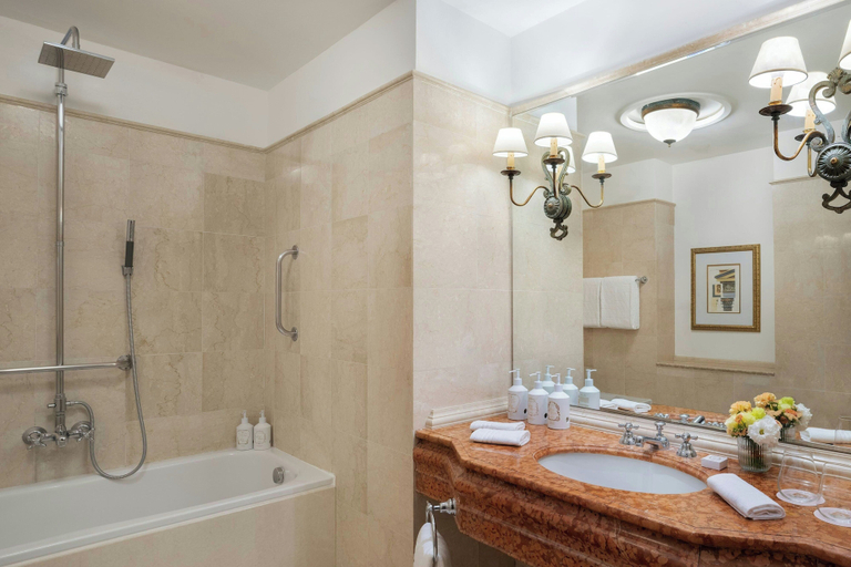 Bathroom 3, The Excelsior, a Luxury Collection Hotel, Florence, Florence