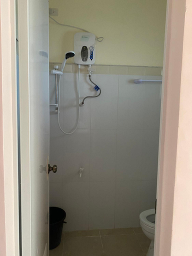 Bathroom 3, Kellocks seaview apartelle, Dalaguete