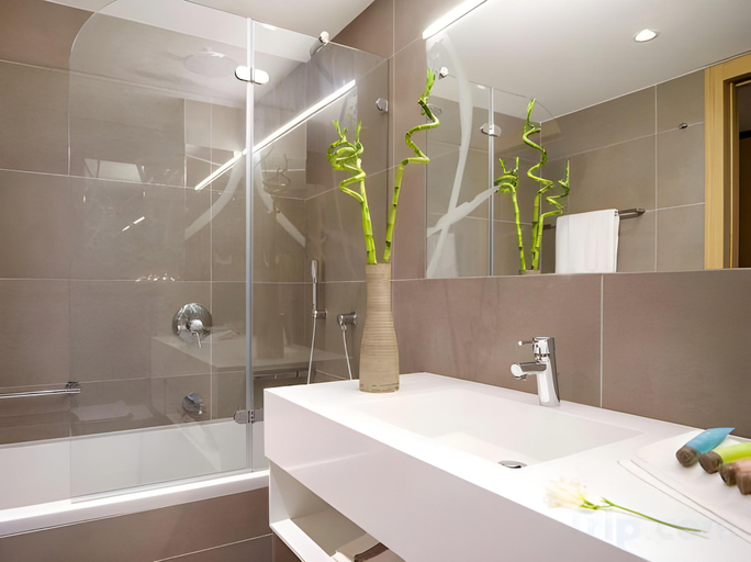 Bathroom 5, Hotel Kompas, Dubrovnik