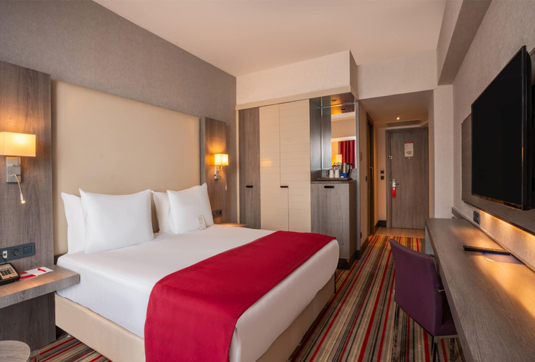 Bedroom 4, Ramada Plaza by Wyndham Izmir, Konak