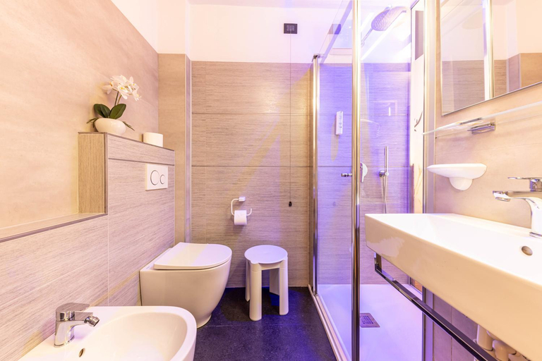 Bathroom 4, Hotel La Perla, Trento