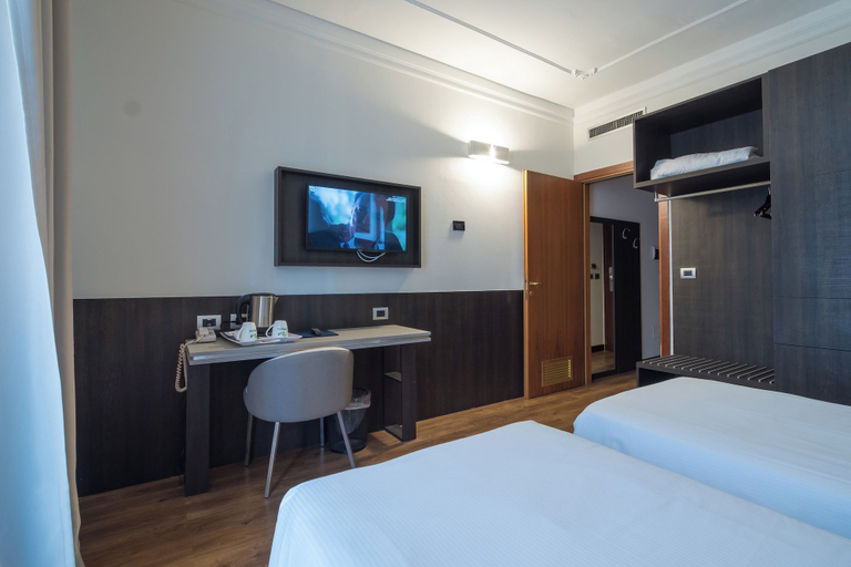Bedroom 3, hotel mythos, Milano