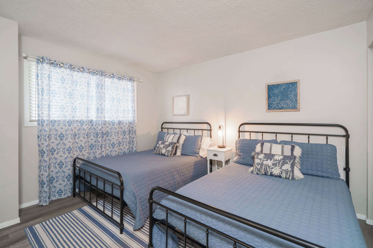 Others 5, Bethys Beachy Beauty Regency Towers!, Bay