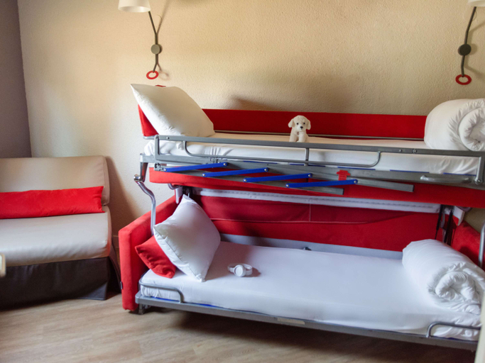 Bedroom 2, ibis Narbonne, Aude