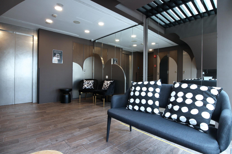 Public Area, ST Signature Bugis Beach, SHORT OVERNIGHT, 8 hours: 11PM-7AM, Singapura