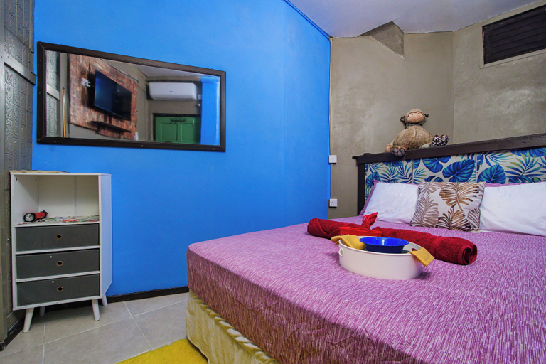 Room 5, Tropic Nook