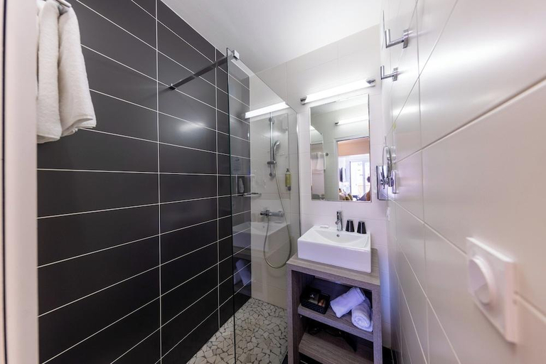 Bathroom 5, Hotel & Spa Le Madeloc - Collioure Centre, Pyrénées-Orientales