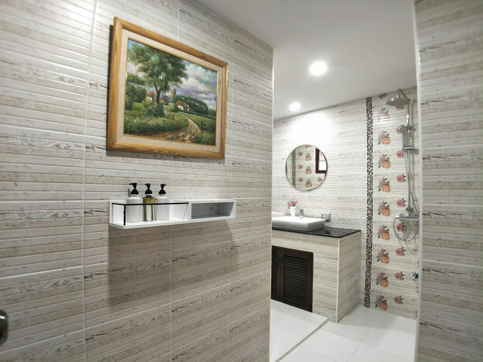 Bathroom 3, Ban Thong U, The Landmark, Muang Chiang Mai