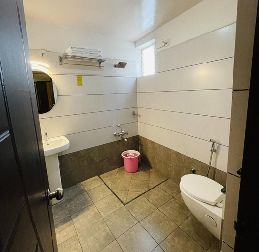 Bathroom 4, The Porch Inn Hotel Service Apartments, Bangalore