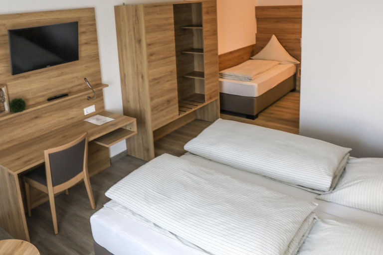 Bedroom 4, Hotel Adler, Heidenheim