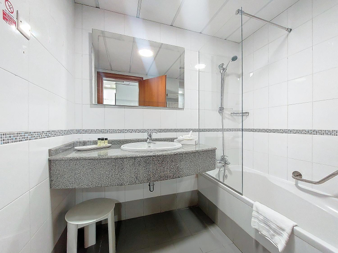 Bathroom 3, Vivaldi Hotel, St Julian's