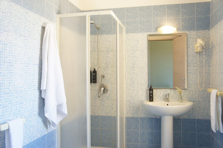 Bathroom 5, Hotel Le Muse , Syracuse