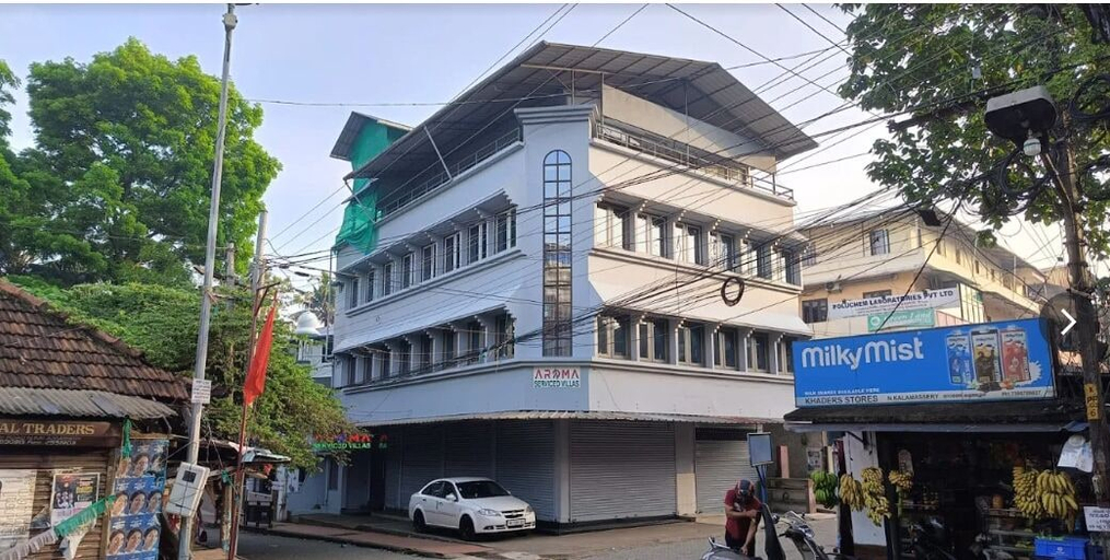 Exterior & Views