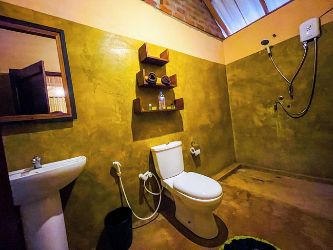 Bathroom 4, Niyagala Lodge, Dambulla