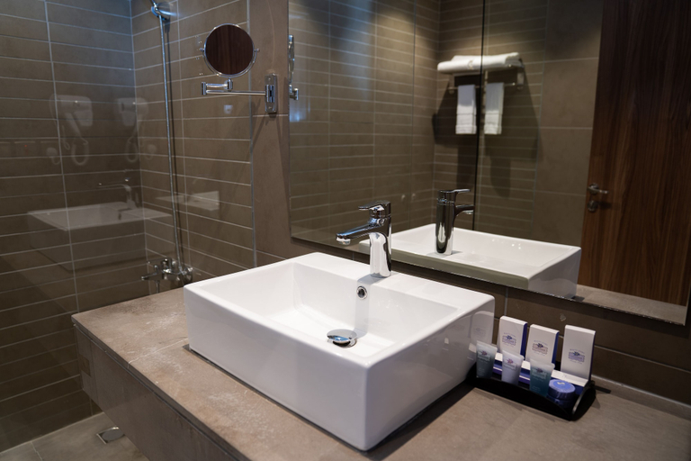 Bathroom 5, Sarwat Park Hotel Jeddah, Jeddah