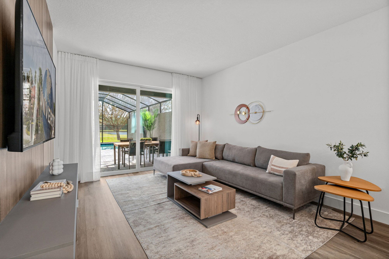 Room 3, Family Fun Relaxation in a Themed Luxury Home, Osceola