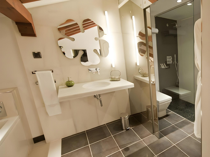 Bathroom 3, Posada del Leon de Oro Boutique Hotel, Madrid