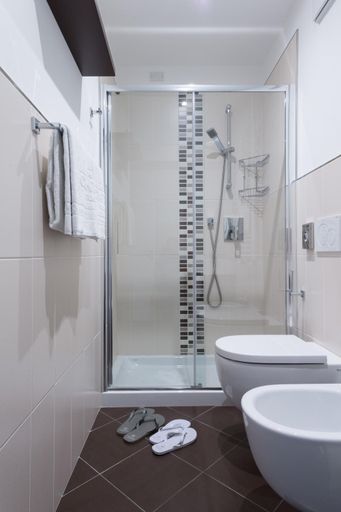 Bathroom 3, Hotel Centrale, Trento