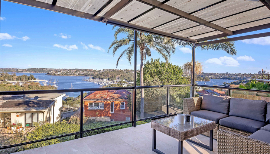 Room 3, Metawise Luxe 6 Bed Ocean View Family Home in Seaforth, Sydney